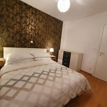 Lägenhet Beata East Side